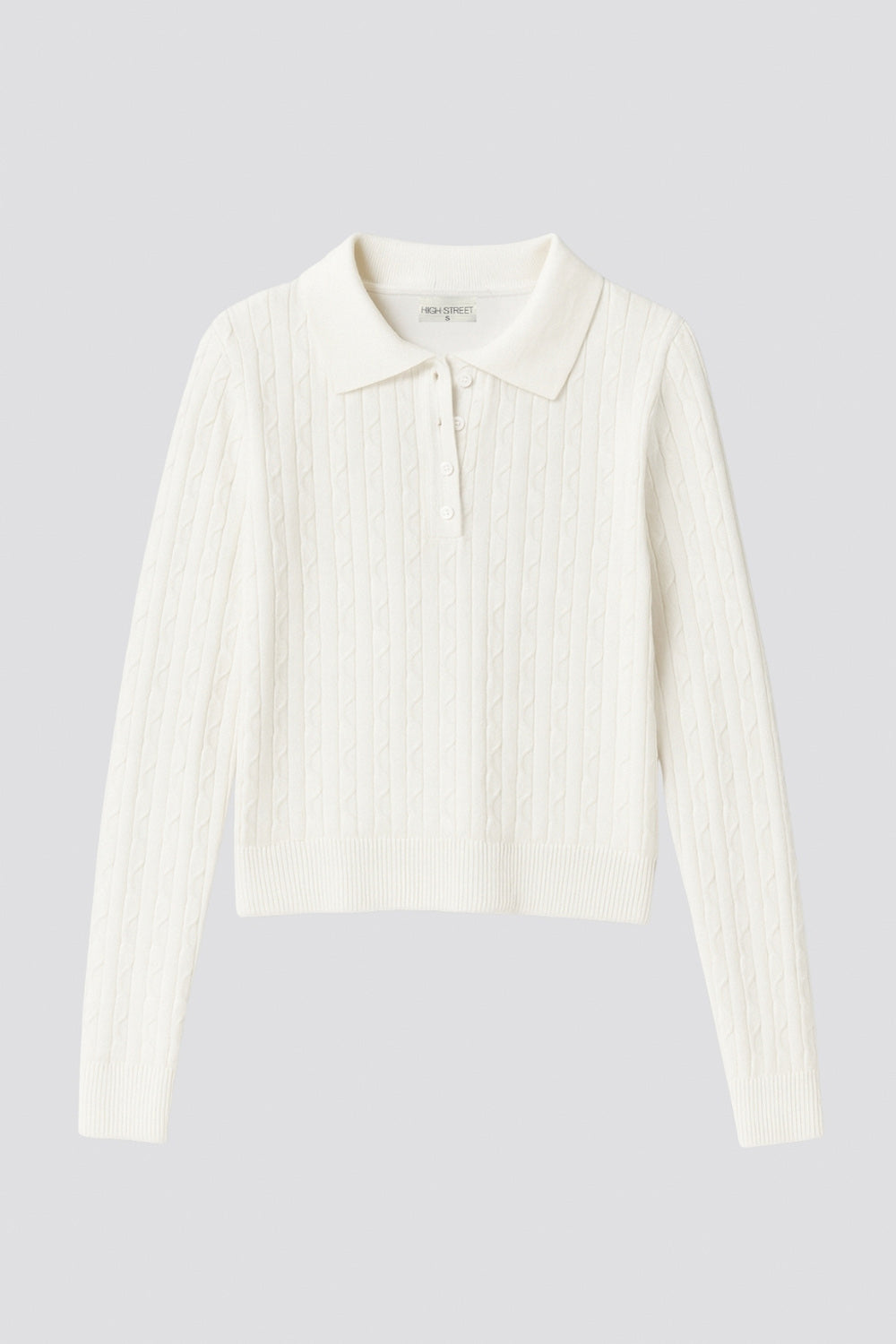 Top canalé de punto, fit ajustado, manga larga, cuello polo con botones, rib en bajo y puños. y escote v con cuello polo. Detalle de textura en tejido.