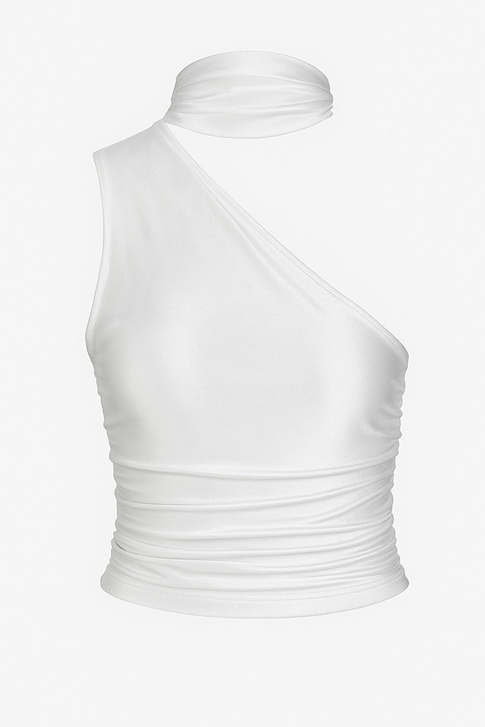 Top satinado asimétrico, de fit ajustado, detalles plisados laterales y en hombro, sin mangas, un hombro, escote diagonal y choker con plisados. Cierre posterior con botón y ojal.