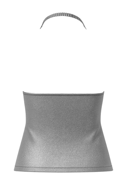 Top corto metálico de cuello halter fluido, sin mangas, fit ajustado y escote en espalda.