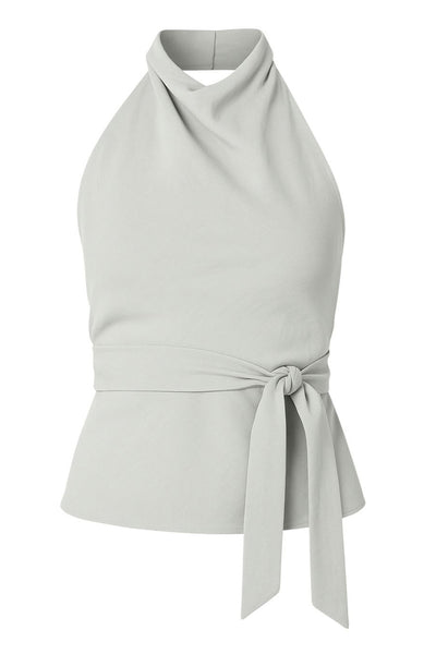 Top halter satinado, cierre de botones en el cuello, escote en espalda.