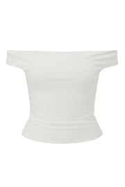 Top corto de fit ajustado, hombros descubiertos, manga corta seguida y detalle de cut out en espalda con lazo amarrable posterior.