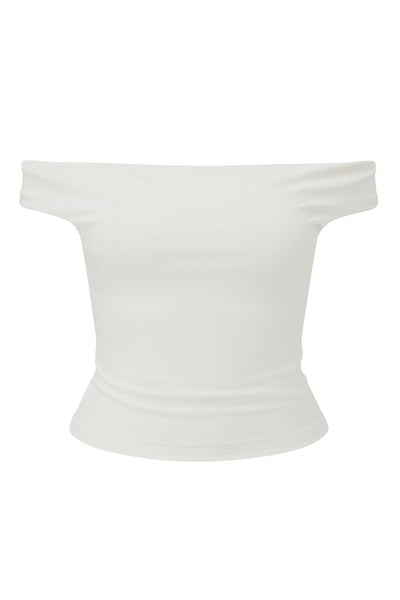 Top corto de fit ajustado, hombros descubiertos, manga corta seguida y detalle de cut out en espalda con lazo amarrable posterior.