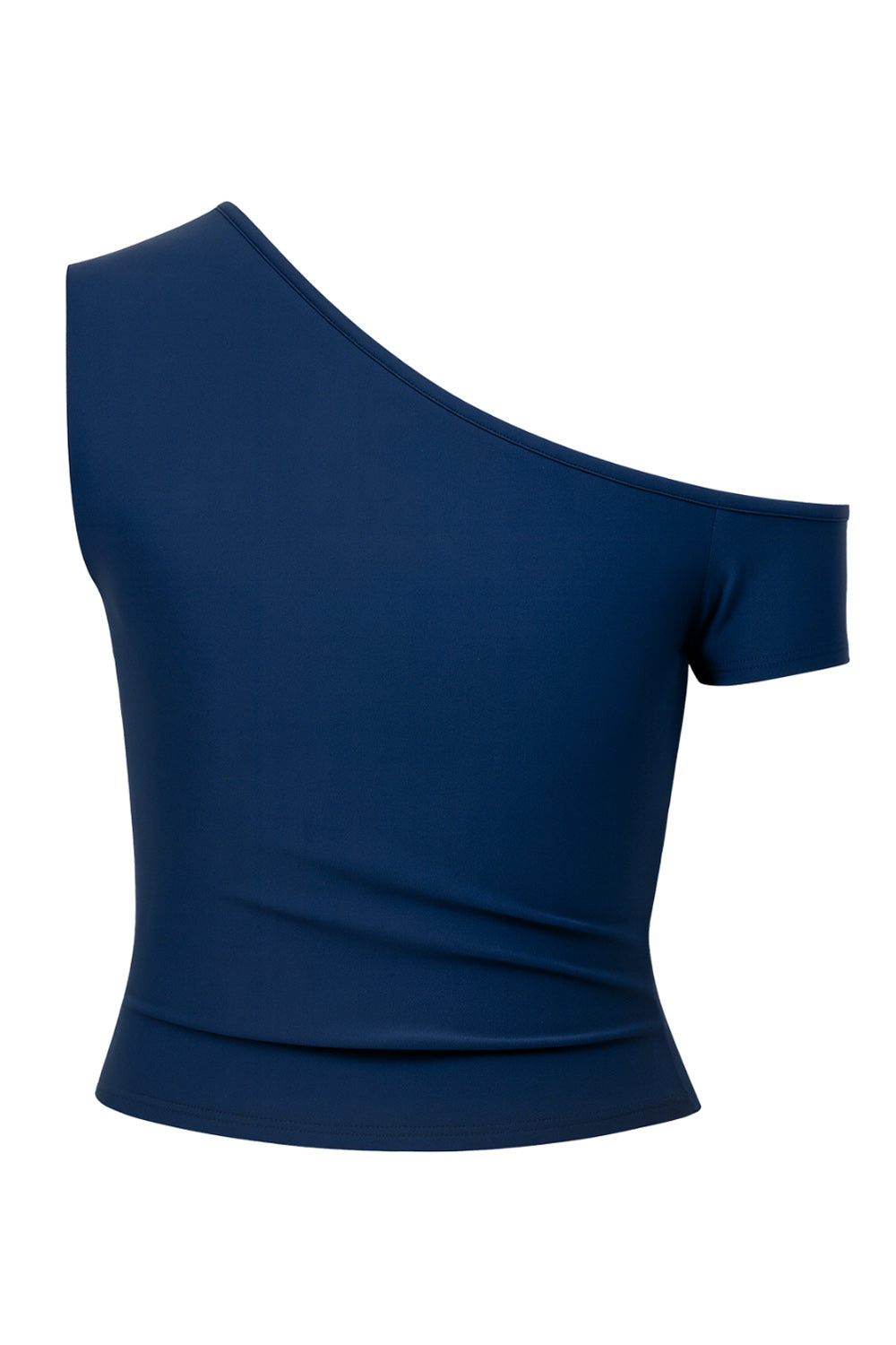 Top ajustado satinado asimétrico de escote diagonal, una manga corta seguida con hombro descubierto, plisados en hombro y bajo frontal asimétrico. Detalle de plisados en costados.