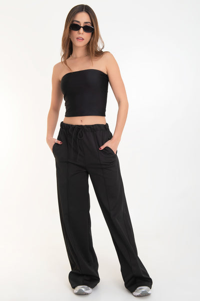 Top tubo corto satinado de fit ajustado y escote recto.