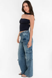 Top tubo de fit ajustado, escote recto y detalle decorativo posterior de choker.