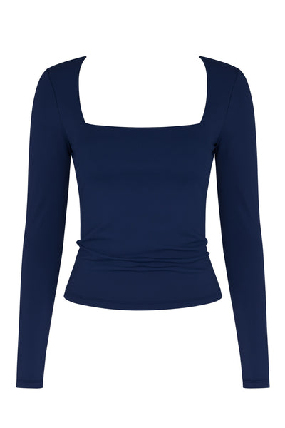 Top básico de escote cuadrado, manga larga y fit ajustado.