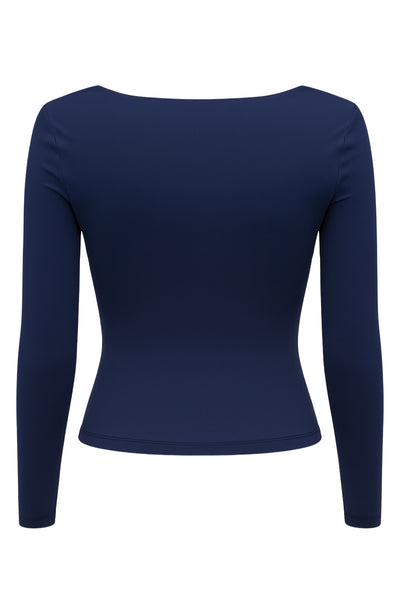 Top básico de escote cuadrado, manga larga y fit ajustado.