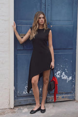 Vestido bajo asimétrico