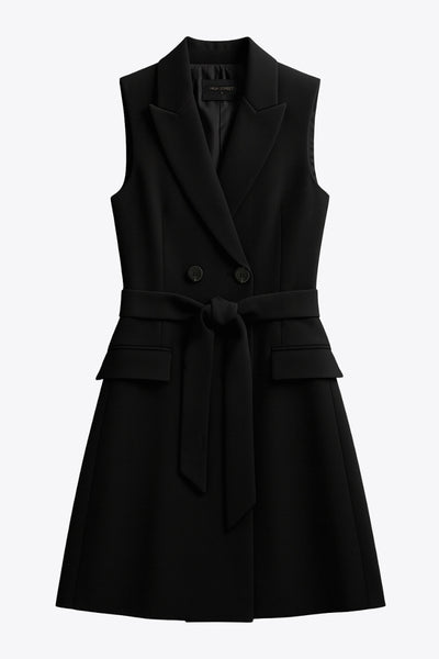 Vestido chaleco con solapa y con doble cruce de botón en contraste. Detalle de bolsillos frontales con cartera, trabillas y cinturón amarrable del mismo tejido.&nbsp;