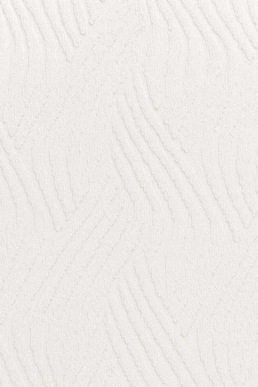 Vestido corto de fit recto, sin mangas, cuello barco y escote en espalda con lazo amarrable posterior. Detalle de textura en tejido.