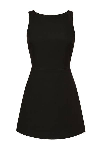 Vestido corto básico de fit ajustado, cuello barco, sin mangas, cortes frontales y cierre posterior con cremallera oculta.