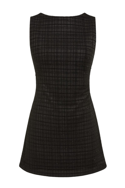 Vestido corto de bouclé, cuello barco, sin mangas, fit ajustado y cierre posterior con cremallera visible en contraste.