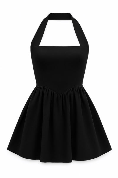 Vestido corto de cuello halter, sin mangas, escote recto, corte en a, corte v en cintura con plisados y fruncido en espalda.