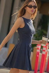 Vestido corto sin mangas