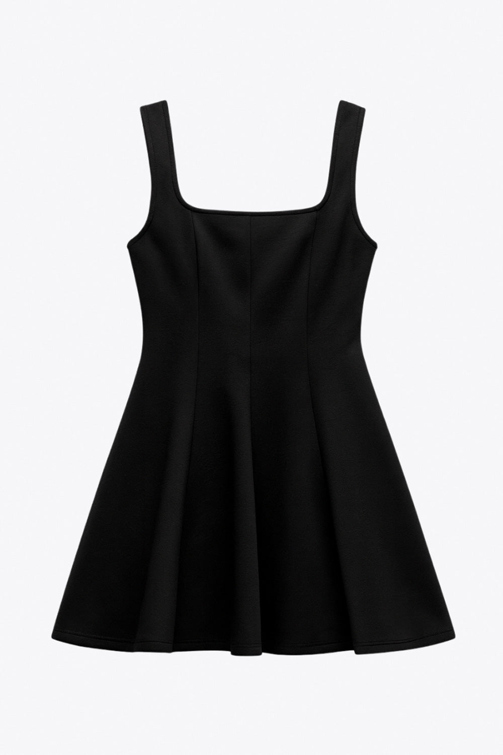 Vestido corto de tirantes, cortes frontales, escote cuadrado y corte en a con olanes en bajo.