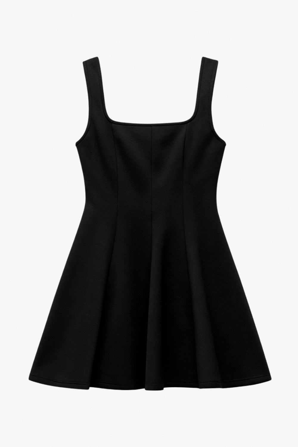 Vestido corto de tirantes, cortes frontales, escote cuadrado y corte en a con olanes en bajo.