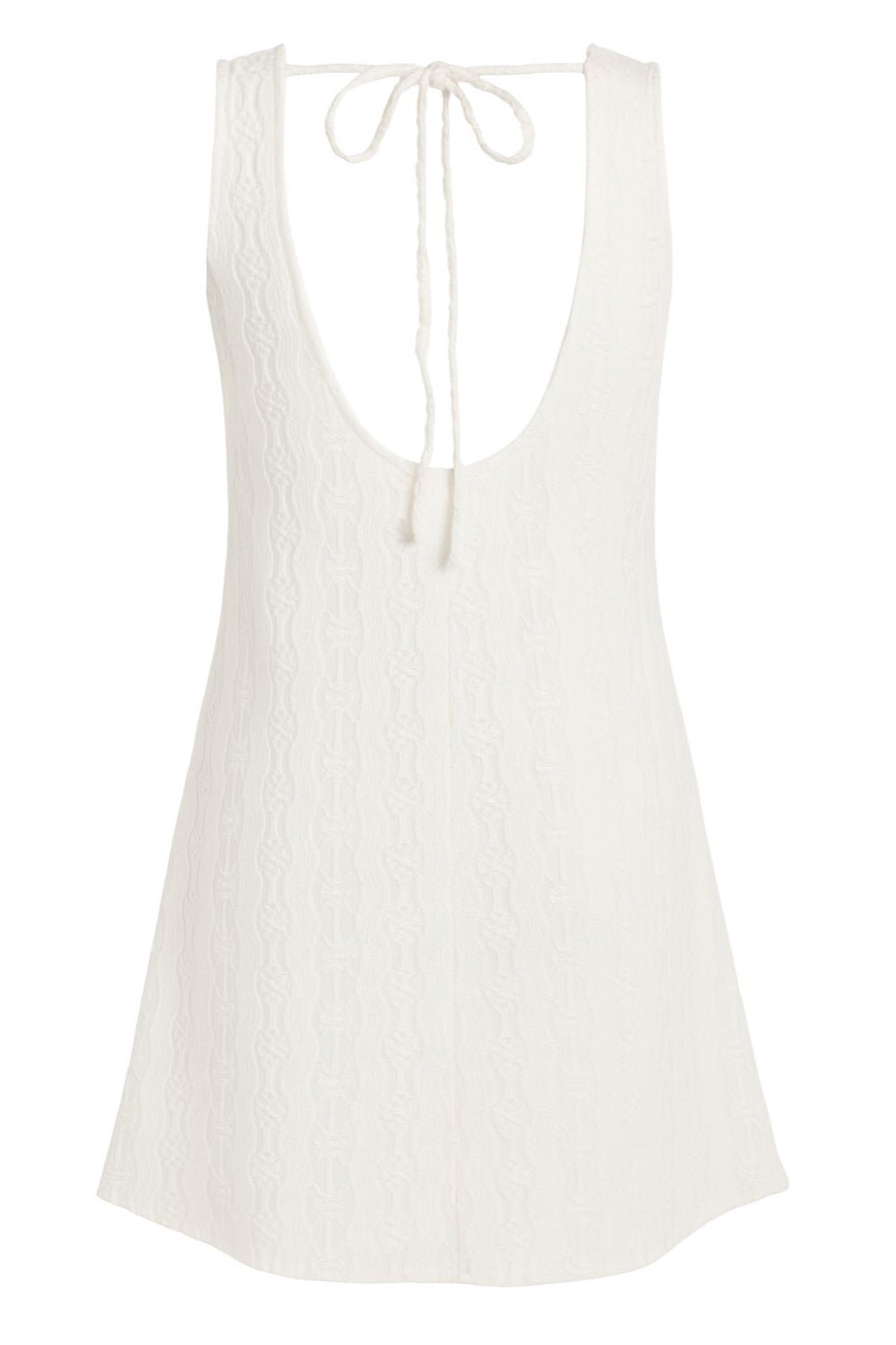 Vestido corto de fit recto, sin mangas, cuello barco y escote en espalda con lazo amarrable posterior. Detalle de textura en tejido.