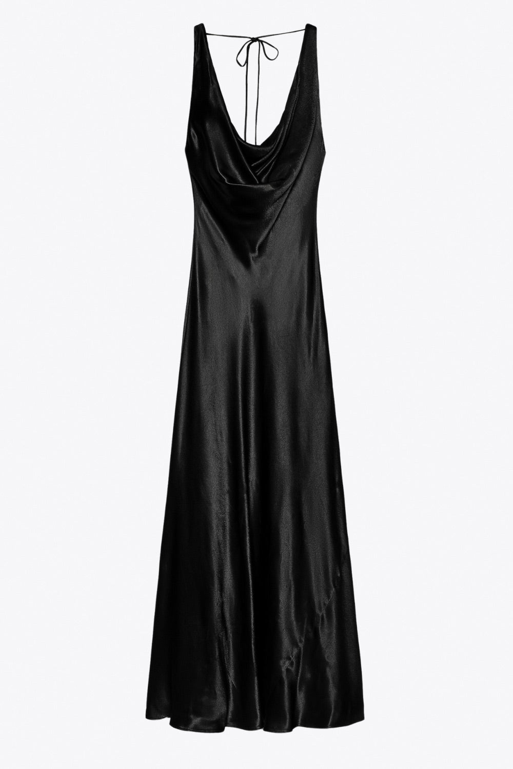 Maxi vestido satinado de fit fluido, sin mangas, escote fluido frontal y posterior. Detalle de lazo amarrable posterior.