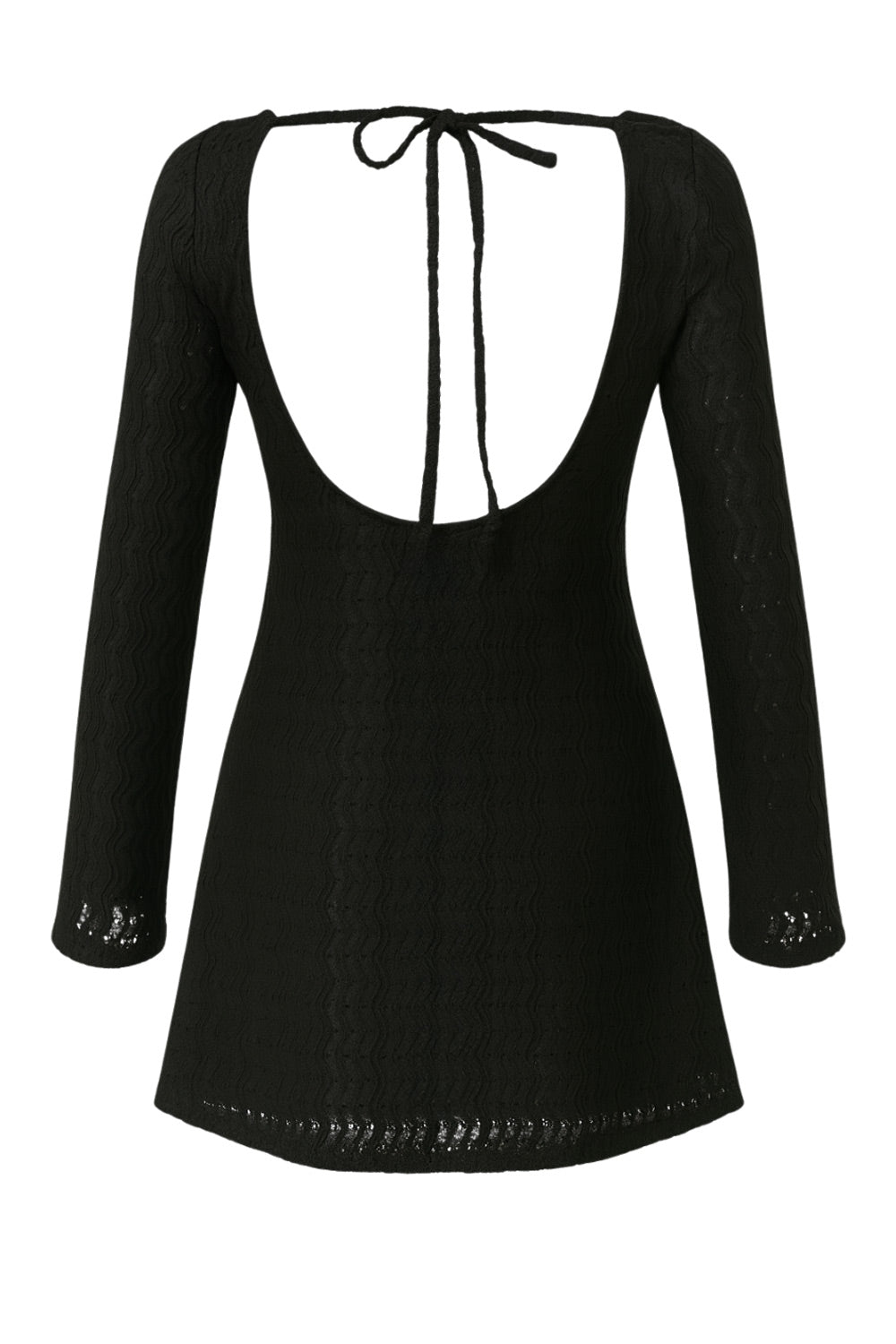 Vestido corto de crochet, manga larga con puño amplio, corte en a, cuello barco y escote en espalda con lazo amarrable posterior.