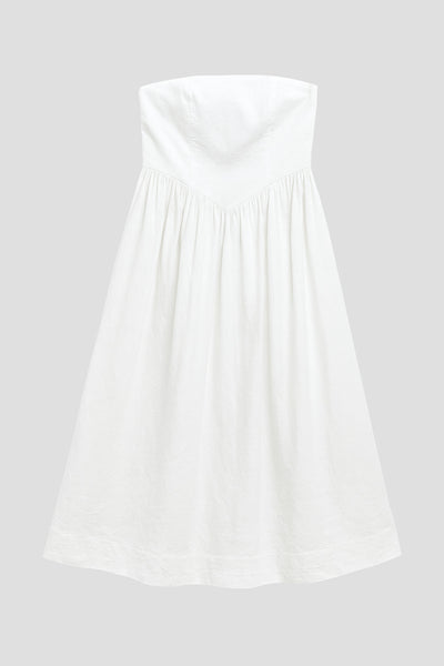 Vestido midi strapless de escote recto, fit ajustado, detalle v frontal en cintura con plisados, corte en a y cierre lateral con cremallera oculta.
