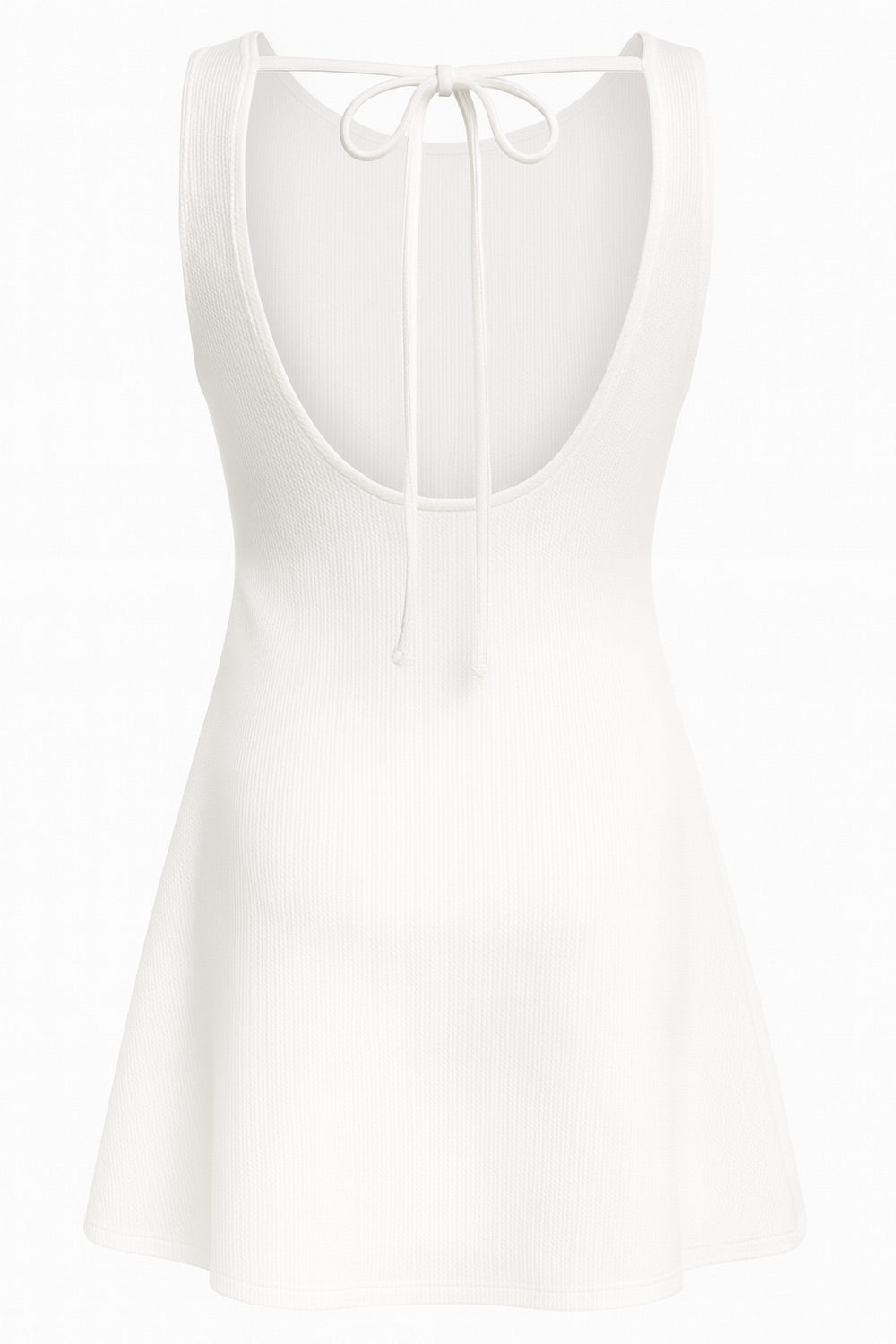 Vestido corto canalé de fit recto, sin mangas, cuello barco y escote en espalda con lazo amarrable posterior.